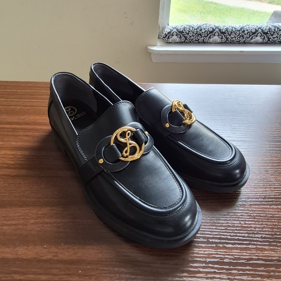Sam & Libby Black Loafers with Gold Detail - Picture 5 of 9